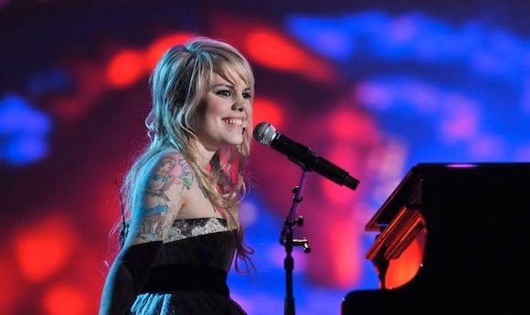 Coeur de Pirate reprend "Mistral gagnant" dans "La bande à Renaud".