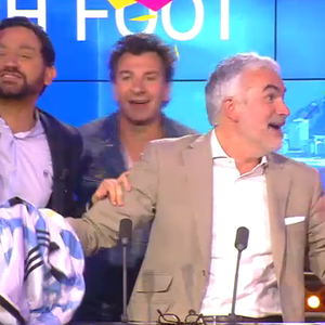 Cyril Hanouna perturbe le direct de Pascal Praud sur i-TELE.