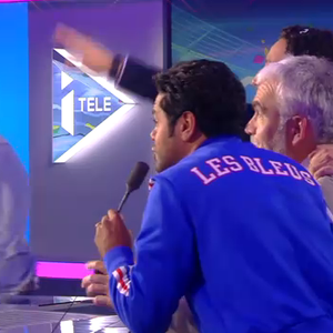 Cyril Hanouna perturbe le direct de Pascal Praud sur i-TELE.