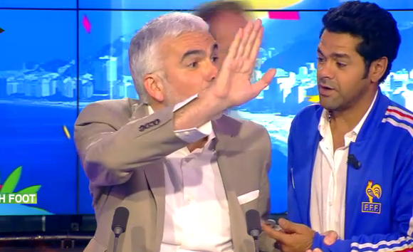 Cyril Hanouna perturbe le direct de Pascal Praud sur i-TELE.