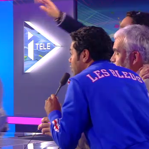 Cyril Hanouna perturbe le direct de Pascal Praud sur i-TELE.