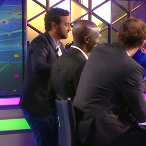 Cyril Hanouna perturbe le direct de Pascal Praud sur i-TELE.