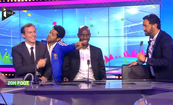 Cyril Hanouna perturbe le direct de Pascal Praud sur i-TELE.