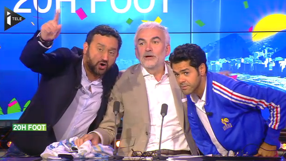 Cyril Hanouna sur i-TELE avec son équipe de "Touche pas à mon poste".