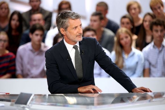 L'heure du bilan a sonné pour Antoine de Caunes.