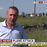 Crash MH17 Malaysia Airlines : Le reporter qui a fouillé une valise présente ses excuses