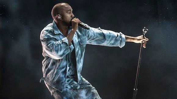 Kanye West critique un fan handicapé qui ne se lève pas pendant son concert