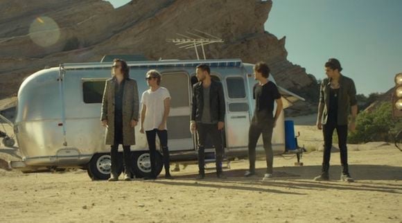 One Direction dans le clip de "Steal My Girl"