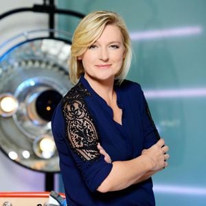 Anne-Elisabeth Lemoine, sur France 5.