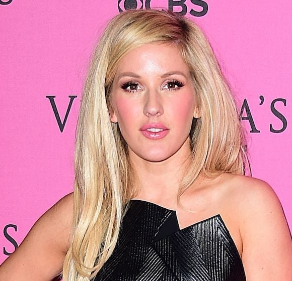 Ellie Goulding toujours en tête des charts britanniques