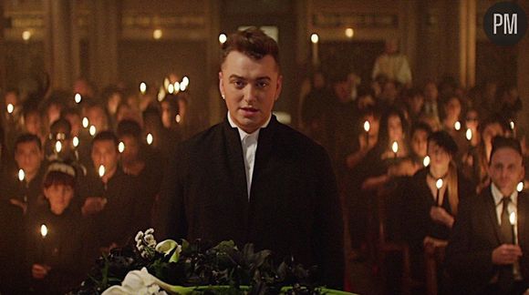 Sam Smith dans le clip de "Lay Me Down"