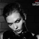 Karlie Kloss sur l'affiche "Bad Blood" de Taylor Swift