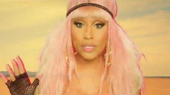 Clip de "Hey Mama" : David Guetta et Nicki Minaj s'amusent dans le désert