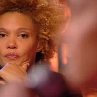 Amanda Scott fond en larmes dans "Amanda"