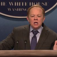 "Saturday Night Live" : Melissa McCarthy bluffante en Sean Spicer, le porte-parole de la Maison Blanche