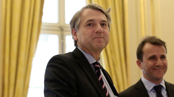 "Valeurs actuelles" se réjouit de l'annulation de l'aide aux hebdomadaires