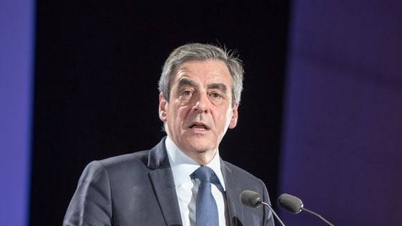 Cabinet noir : "Le Canard Enchaîné" juge "grotesque" l'accusation de Fillon