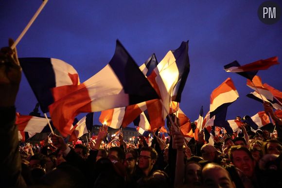 Les partisans d'Emmanuel Macron, au Louvre à Paris.