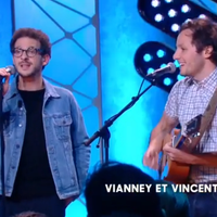 Vincent Dedienne et Vianney reprennent "Moi aimer toi" dans "Quotidien"