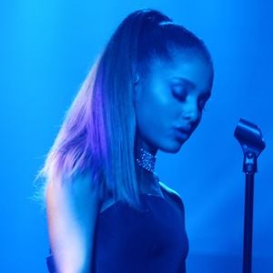 Ariana Grande suspend sa tournée