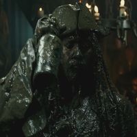 Box-office : "Pirates des Caraïbes 5" solide leader devant "Marie-Francine", "L'Amant double" remonte