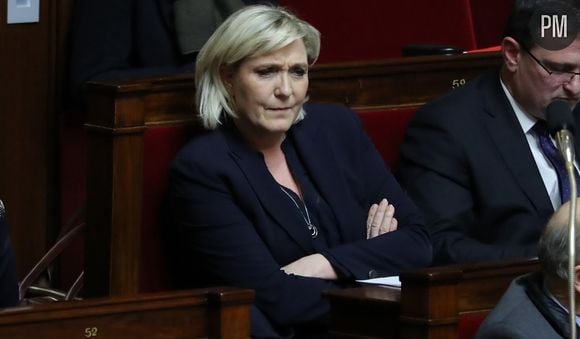 Marine Le Pen dénonce sa mise en examen