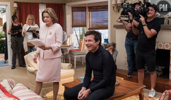 Jessica Walter et Jason Bateman sur le tournage de la saison 5 d'"Arrested Development"