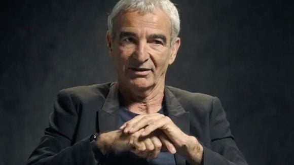 Mondial 2010 : "Anelka n'a pas dit ce qui a été écrit" en Une de "L'Equipe", assure Raymond Domenech