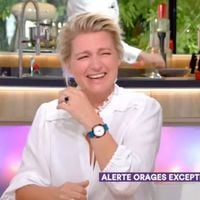 "Bande de culs" : Fou rire d'Anne-Elisabeth Lemoine après la diffusion d'une vidéo belge dans "C à vous"