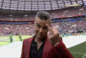 Mondial 2018 : L'étonnant doigt d'honneur de Robbie Williams en pleine cérémonie d'ouverture