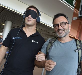 Thomas Pesquet et Frédéric Lopez à l'aéroport