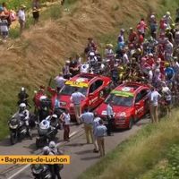 Tour de France : La course interrompue par une manifestation d'agriculteurs