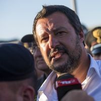 Qualifié de "xénophobe" par "L'Express", le ministre italien Matteo Salvini riposte par des "bisous"