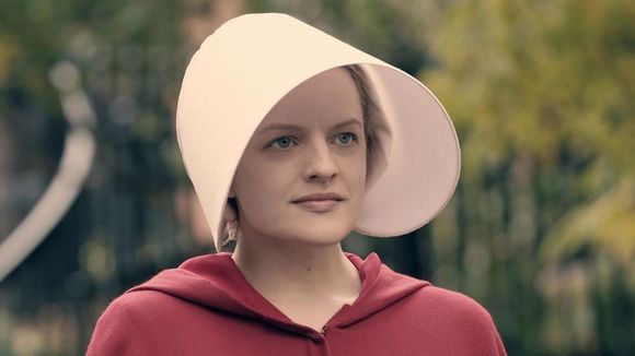 Audiences : "Ma famille t'adore déjà" leader devant "Capital" en baisse, carton pour "The Handmaid's Tale"