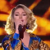 "J'ai été intrigué" : L'artiste transformiste Léona Winter surprend les coachs de "The Voice"