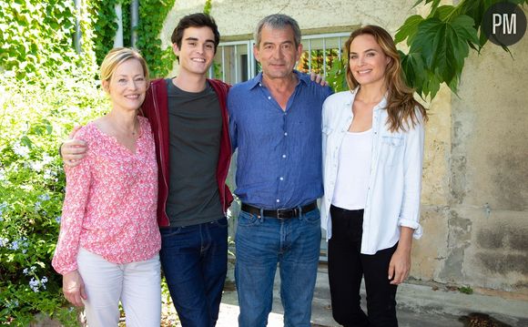 Gabrielle Lazure, Gary Guenaire, Bertrand Farge et Mélanie Maudran dans "Un si grand soleil"