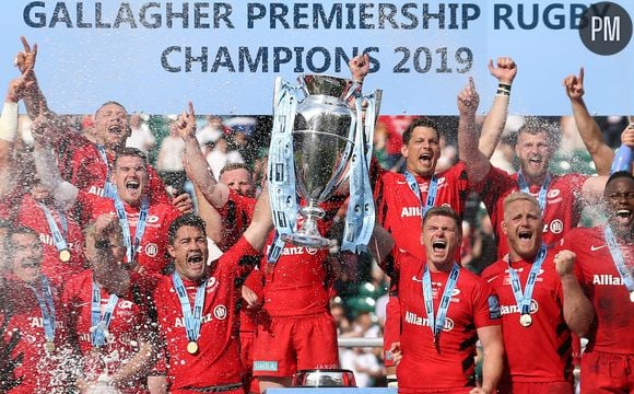 L'équipe de Saracens remportant la Coupe d'Europe 2019