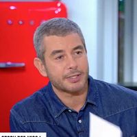 "Je n'accepte pas ce procès d'intention !" : Ali Baddou recadre froidement Isabelle Saporta dans "C l'hebdo"