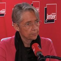 Grève à la SNCF : Léa Salamé contredit Elisabeth Borne sur la hausse du prix des billets de train pour Noël