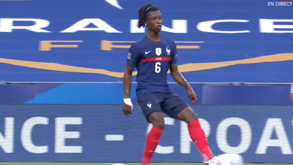Audiences : Le foot leader sur TF1, succès pour la fiction de M6 sur la trisomie 21 qui bat "La Stagiaire"