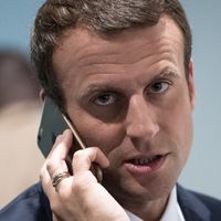 Emmanuel Macron appelle le "New York Times" pour se plaindre du traitement des attentats en France