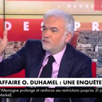 CNews : Pascal Praud contraint de recadrer son chroniqueur après une blague sur les pédophiles