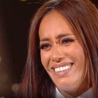 "Duos mystères" : Amel Bent s'effondre en larmes en découvrant qu'elle chante avec sa soeur