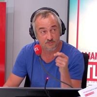 "Le physique de Pierre Ménès" : Sébastien Thoen se paye Yves Calvi pour sa première sur RTL