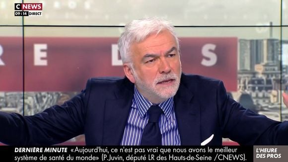 Nouvel An Pascal Praud s'attaque aux JT de France 2 et TF1.
 