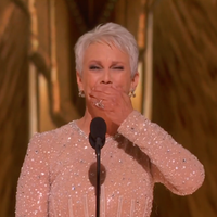 "Je viens de gagner un Oscar" : Jamie Lee Curtis en larmes après avoir remporté le premier Oscar de sa carrière