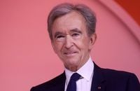 Concentration des médias : Bernard Arnault (LVMH) "n'a jamais fait d'offre" de rachat du "Figaro"