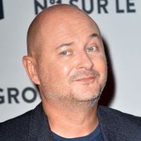 Écarté de l'antenne de NRJ après plusieurs plaintes pour viols, Cauet exige son retour auprès du tribunal de commerce de Paris