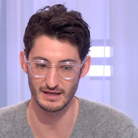 "J'ai déjà visité des endroits pas cool dans ma tête" : Pierre Niney se confie sur l'aspect "quasi monstrueux de la célébrité" dans "Clique" sur Canal+