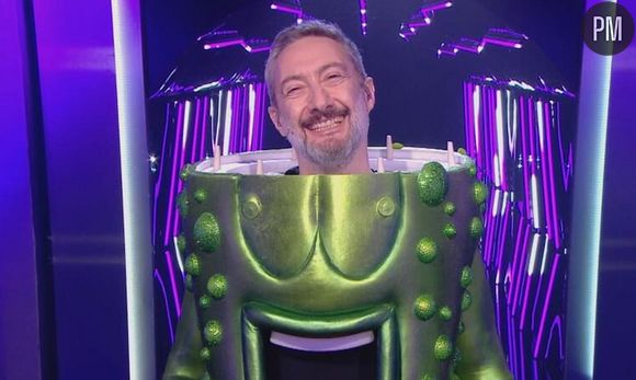 Vincent Desagnat dans le cornichon dans "Mask Singer" 2024.